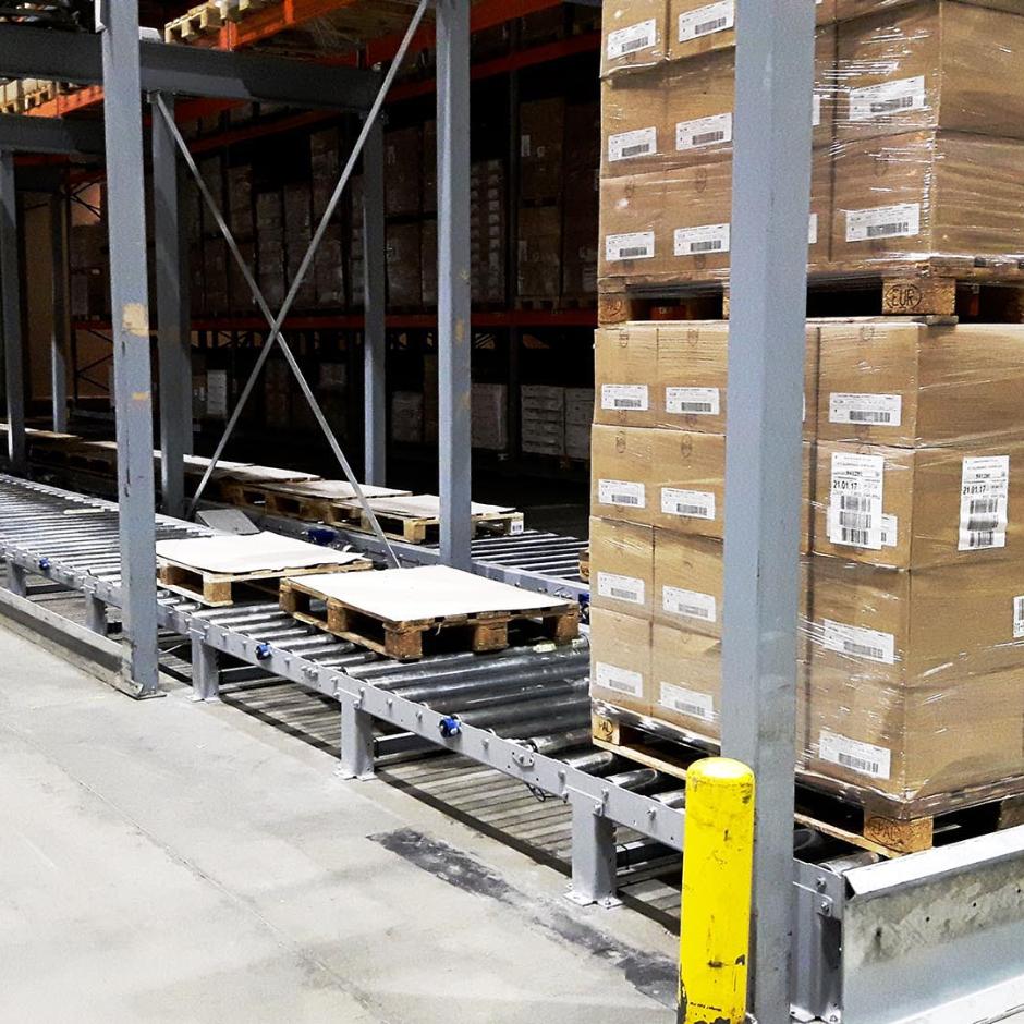 Pallet transport line