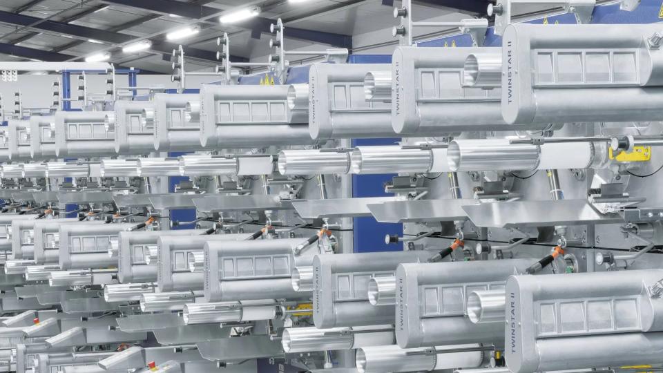 Accurate and flexible winding of bobbins