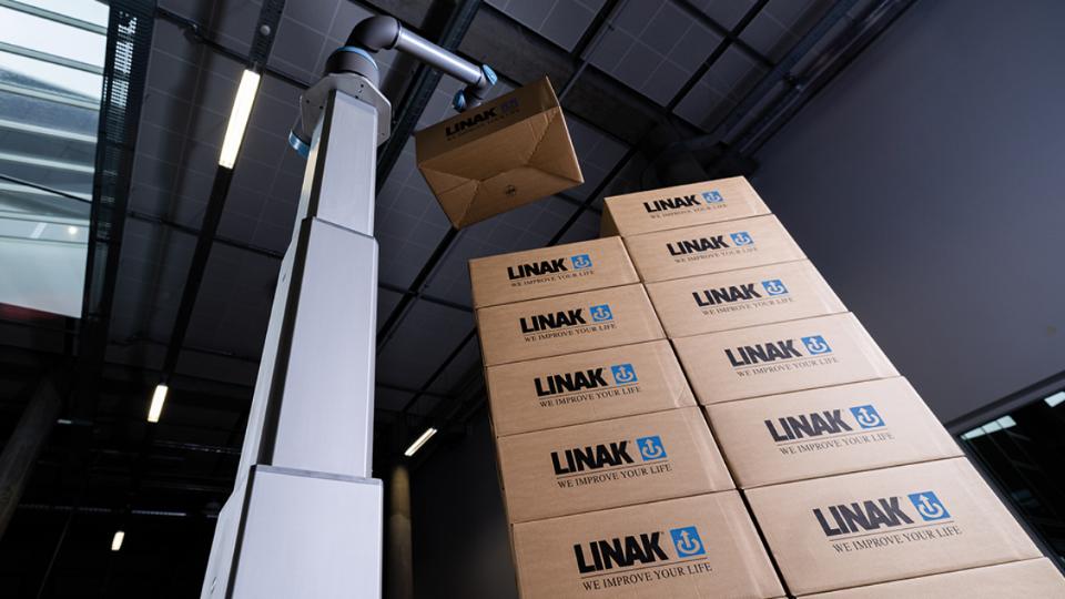 New LINAK lifting column for cobot palletisers
